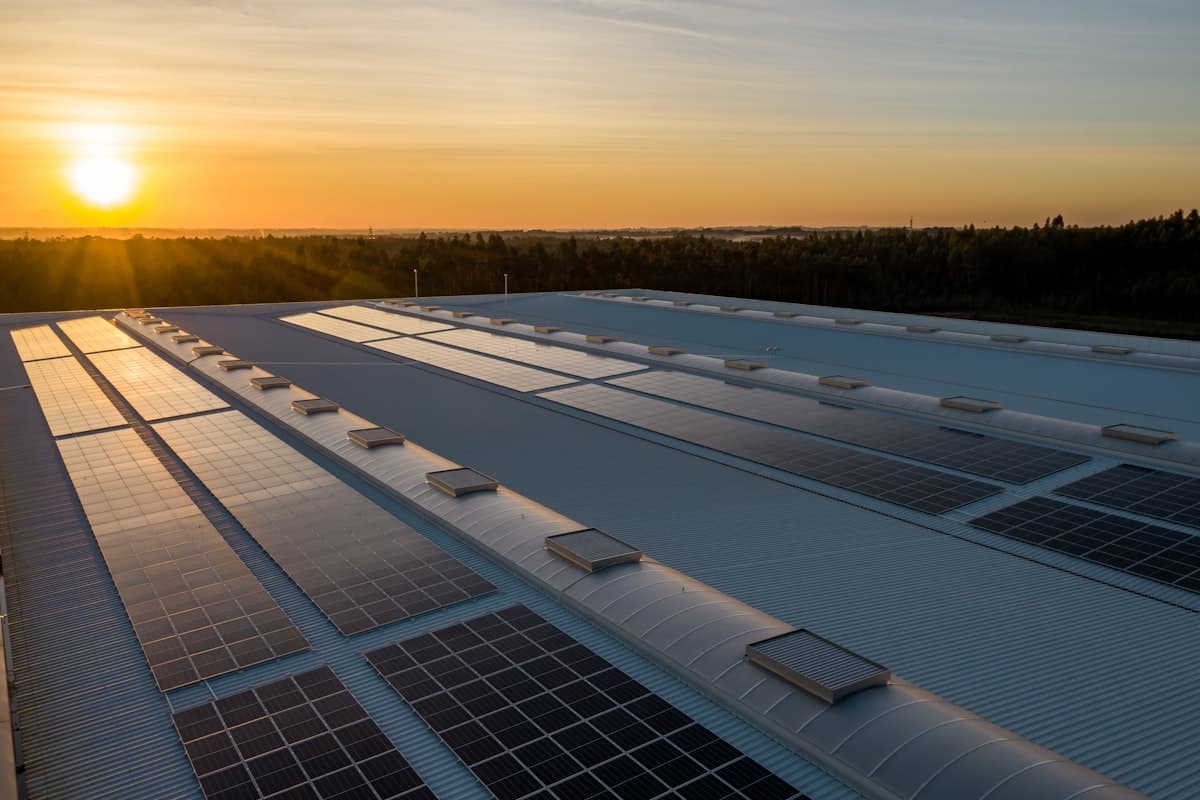 Hybrid solar system — commercial rooftop